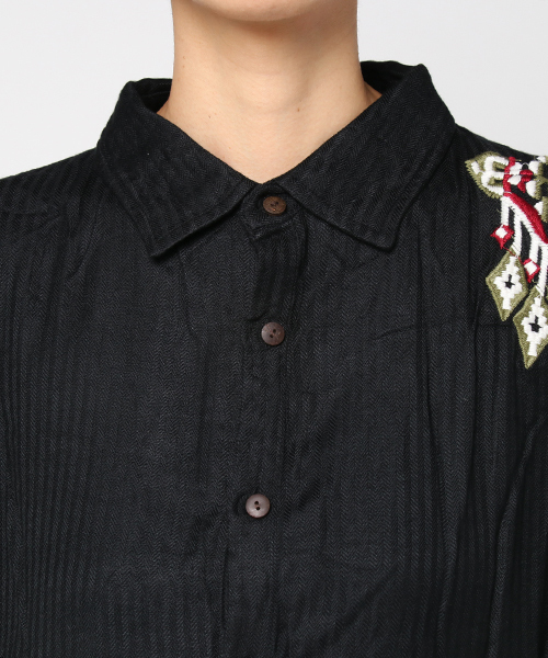 チャイハネ（チャイハネ）の「【チャイハネ】フォークロア刺繍ロングシャツワンピース（シャツワンピース・レディース・ホワイト/レッド/ブラック/ターコイズブルー・FREE）」の5枚目の写真