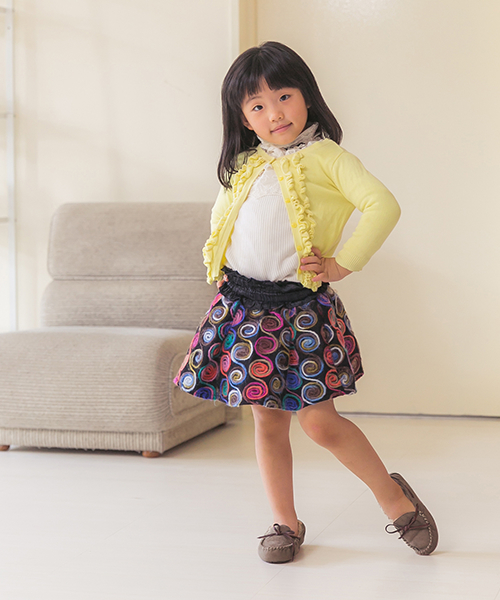 mooimooi（モーイモーイ）の「ふわっふわ フェイクファー リボン デザイン キッズモカシン（モカシン/デッキシューズ・キッズ・ネイビー/ブラック/チャコールグレー/インディゴブルー/グレー/ダークブラウン/キャメル/レッド/レオパード・21cm/17cm/18cm/20cm/19cm/16cm）」の11枚目の写真