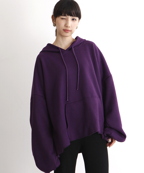 MERLOT（メルロー）の「ビッグシルエットカットオフ裾パーカー1277（パーカー・レディース・ブラック/パープル/オレンジ/オフホワイト/グリーン/イエロー/チェリーピンク・FREE）」の4枚目の写真