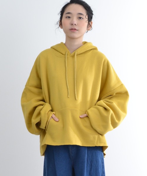 MERLOT（メルロー）の「ビッグシルエットカットオフ裾パーカー1277（パーカー・レディース・ブラック/パープル/オレンジ/オフホワイト/グリーン/イエロー/チェリーピンク・FREE）」の5枚目の写真