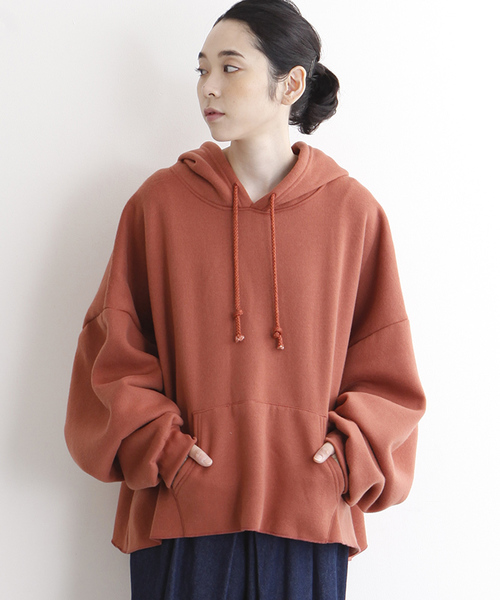 MERLOT（メルロー）の「ビッグシルエットカットオフ裾パーカー1277（パーカー・レディース・ブラック/パープル/オレンジ/オフホワイト/グリーン/イエロー/チェリーピンク・FREE）」の7枚目の写真