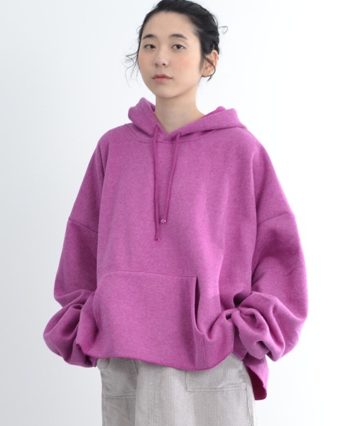 MERLOT（メルロー）の「ビッグシルエットカットオフ裾パーカー1277（パーカー・レディース・ブラック/パープル/オレンジ/オフホワイト/グリーン/イエロー/チェリーピンク・FREE）」の6枚目の写真