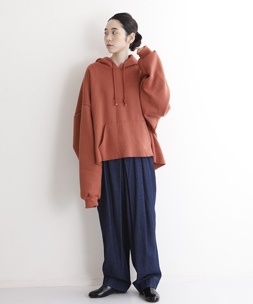 MERLOT（メルロー）の「ビッグシルエットカットオフ裾パーカー1277（パーカー・レディース・ブラック/パープル/オレンジ/オフホワイト/グリーン/イエロー/チェリーピンク・FREE）」の22枚目の写真