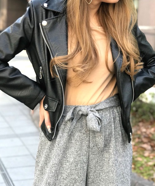 SPIGA(スピーガ)の「2wayクロスカットTOPS(Tシャツ/カットソー・レディース・ベージュ/ブラック/ホワイト・FREE)」の1枚目の写真