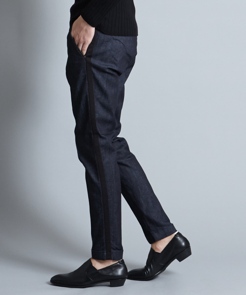 5351 POUR LES HOMMES(ゴーサンゴーイチプールオム)の「側章スリムテーパードスラックスデニム(デニムパンツ・メンズ・インディゴブルー/ブラック・44/46/48)」の5枚目の写真