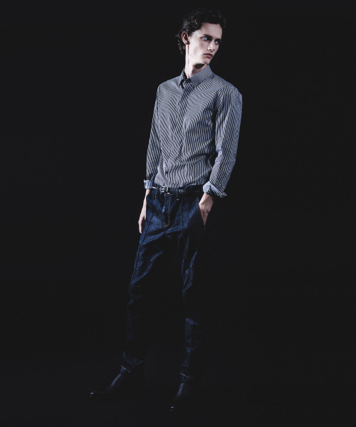 5351 POUR LES HOMMES(ゴーサンゴーイチプールオム)の「側章スリムテーパードスラックスデニム(デニムパンツ・メンズ・インディゴブルー/ブラック・44/46/48)」の20枚目の写真