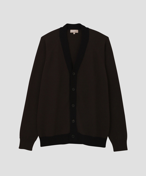 MARGARET HOWELL（マーガレットハウエル）の「CONTRAST CARDIGAN（カーディガン/ボレロ・メンズ・ダークブラウン/チャコール・MEDIUM/LARGE）」の2枚目の写真