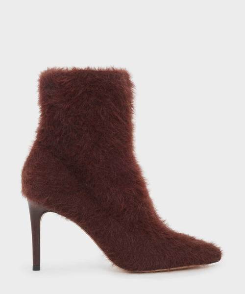 CHARLES & KEITH（チャールズ & キース）の「ファーリーポインテッドブーツ / FURRY POINTED BOOTS（ブーツ・レディース・ブラック/ブラウン・22.5cm/23cm/23.5cm/24.5cm/25cm/25.5cm）」の2枚目の写真
