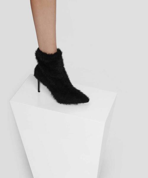 CHARLES & KEITH（チャールズ & キース）の「ファーリーポインテッドブーツ / FURRY POINTED BOOTS（ブーツ・レディース・ブラック/ブラウン・22.5cm/23cm/23.5cm/24.5cm/25cm/25.5cm）」の3枚目の写真