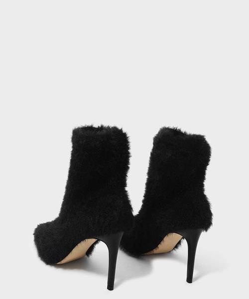 CHARLES & KEITH（チャールズ & キース）の「ファーリーポインテッドブーツ / FURRY POINTED BOOTS（ブーツ・レディース・ブラック/ブラウン・22.5cm/23cm/23.5cm/24.5cm/25cm/25.5cm）」の5枚目の写真