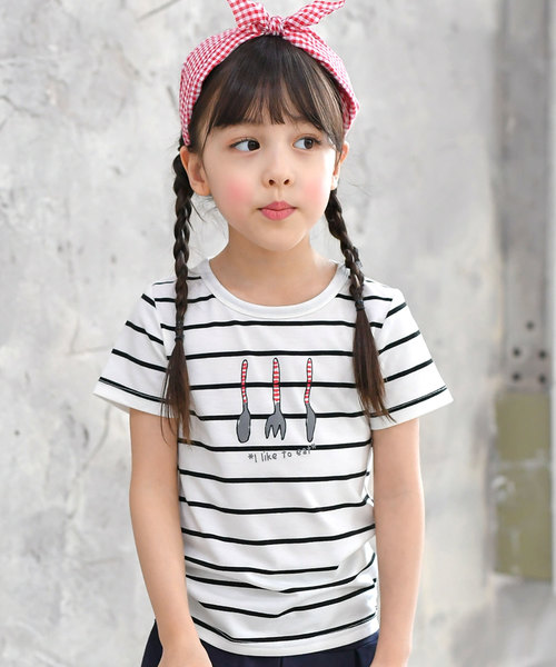 Bee des Bee（ビーデスビー）の「【コットン100％】半袖プリントTシャツ（Tシャツ/カットソー・キッズ・ホワイト×ブラック/ホワイト×グレー/ブラック×グリーン/ホワイト/ネイビー/ブラック×グレー/ホワイト×グリーン/ホワイト×イエロー/チャコールグレー/ライトブルー/ライトベージュ/ブラック/ミント/ベージュ/クリーム/ホワイト系その他/アイボリー/ピンク/ライラック/ピンクベージュ/サックスブルー/ピンク系その他/ライトグリーン/ダークブラウン/ホワイト系その他5/ホワイト系その他6/ブラック系その他2/ホワイト系その他3/ホワイト系その他2/ホワイト系その他4/ブラック系その他/ブルー/ピンク系その他2/ホワイト系その他7・110cm/120cm/130cm/150cm/100cm/140cm）」の5枚目の写真