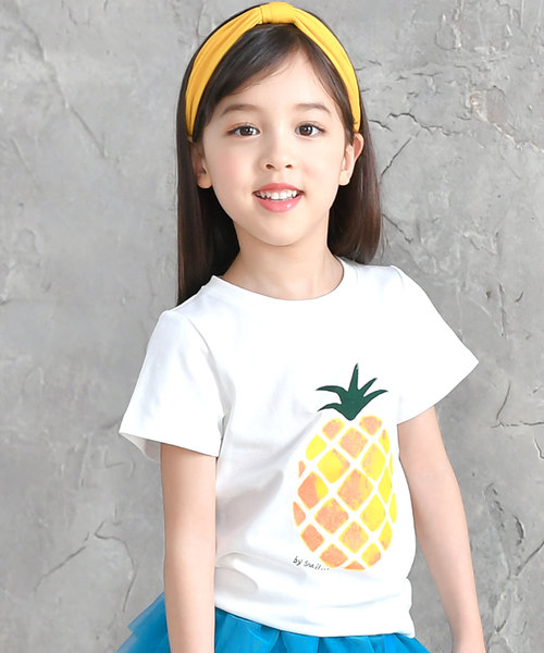 Bee des Bee（ビーデスビー）の「【コットン100％】半袖プリントTシャツ（Tシャツ/カットソー・キッズ・ホワイト×ブラック/ホワイト×グレー/ブラック×グリーン/ホワイト/ネイビー/ブラック×グレー/ホワイト×グリーン/ホワイト×イエロー/チャコールグレー/ライトブルー/ライトベージュ/ブラック/ミント/ベージュ/クリーム/ホワイト系その他/アイボリー/ピンク/ライラック/ピンクベージュ/サックスブルー/ピンク系その他/ライトグリーン/ダークブラウン/ホワイト系その他5/ホワイト系その他6/ブラック系その他2/ホワイト系その他3/ホワイト系その他2/ホワイト系その他4/ブラック系その他/ブルー/ピンク系その他2/ホワイト系その他7・110cm/120cm/130cm/150cm/100cm/140cm）」の2枚目の写真