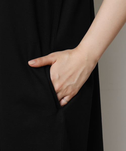 ADAM ET ROPE'（アダムエロペ）の「ＯＮＯメリヤスミニ裏毛ルーズワンピース（ワンピース・レディース・オフホワイト/ブラック・FREE）」の8枚目の写真