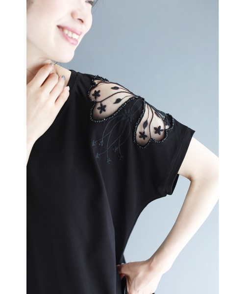 肩で魅せるシアーに咲いた花トップス（Tシャツ/カットソー
