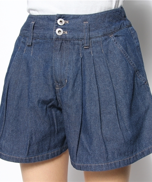 one after another NICE CLAUP(ワンアフターアナザーナイスクラップ)の「【ナイスクラップ】タックショートパンツ(その他パンツ・レディース・ブルー/ケミカルウォッシュ/オフホワイト・FREE)」の11枚目の写真