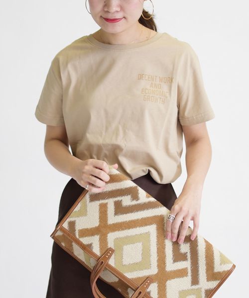 SHIPS(シップス)の「オーガニックロゴTEE(Tシャツ/カットソー・レディース・ベージュ/ホワイト/イエロー/ダークグレー・ONE SIZE)」の17枚目の写真