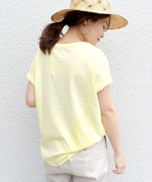 SHIPS(シップス)の「オーガニックロゴTEE(Tシャツ/カットソー・レディース・ベージュ/ホワイト/イエロー/ダークグレー・ONE SIZE)」の13枚目の写真