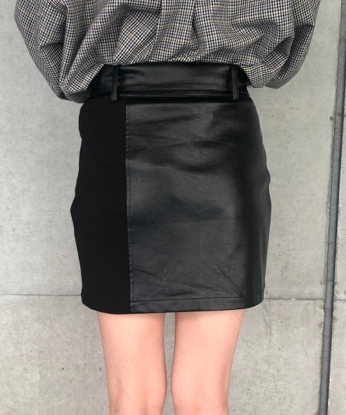 ENVYM（アンビー）の「スウィッチングフェイクレザーSK（スカート・レディース・ブラック・SMALL/MEDIUM）」の4枚目の写真