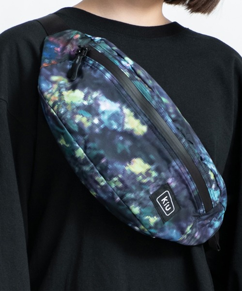 KiU（キウ）の「ウォータープルーフボディバッグ（ボディバッグ/ウエストポーチ・メンズ・カラフル/ホワイト系その他/ブルー系その他/グレー系その他/ベージュ系その他・FREE）」の4枚目の写真