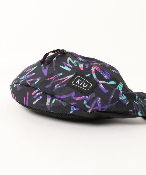 KiU（キウ）の「ウォータープルーフボディバッグ（ボディバッグ/ウエストポーチ・メンズ・カラフル/ホワイト系その他/ブルー系その他/グレー系その他/ベージュ系その他・FREE）」の12枚目の写真