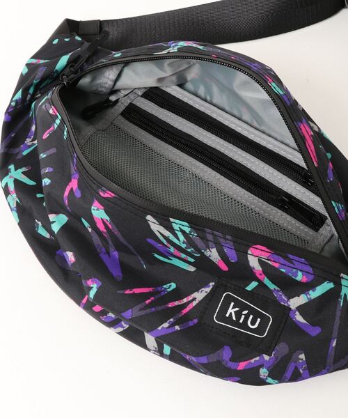 KiU（キウ）の「ウォータープルーフボディバッグ（ボディバッグ/ウエストポーチ・メンズ・カラフル/ホワイト系その他/ブルー系その他/グレー系その他/ベージュ系その他・FREE）」の13枚目の写真