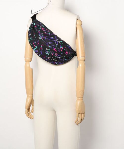 KiU（キウ）の「ウォータープルーフボディバッグ（ボディバッグ/ウエストポーチ・メンズ・カラフル/ホワイト系その他/ブルー系その他/グレー系その他/ベージュ系その他・FREE）」の14枚目の写真