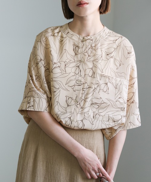 select MOCA（セレクトモカ）の「2021 SS スタンドカラー花柄ルーズシャツ（シャツ/ブラウス・レディース・ブラック/ライトベージュ/グレイッシュベージュ・FREE）」の2枚目の写真