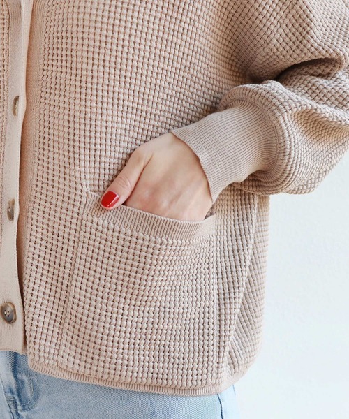 andme（アンドミー）の「ボリューム袖ワッフルニットカーディガン（カーディガン/ボレロ・レディース・ブラック/ベージュ/モカ/アイボリー・M）」の11枚目の写真