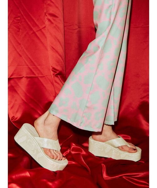 jouetie(ジュエティ)の「プラットフォームビーチサンダル(サンダル・レディース・アイボリー/ブラック/パープル・M/L)」の20枚目の写真