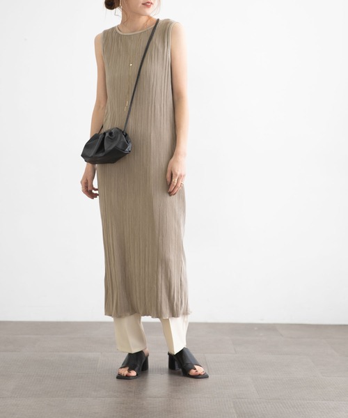 bohmal（ボマール）の「サテンプリーツマキシワンピース（ワンピース・レディース・アッシュグレー/ブラック/モカ・MEDIUM）」の4枚目の写真