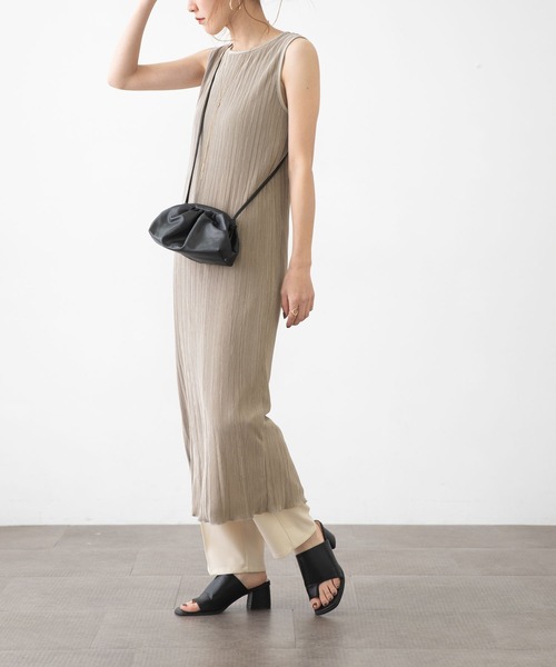 bohmal（ボマール）の「サテンプリーツマキシワンピース（ワンピース・レディース・アッシュグレー/ブラック/モカ・MEDIUM）」の5枚目の写真