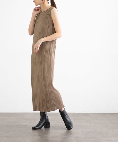 bohmal（ボマール）の「サテンプリーツマキシワンピース（ワンピース・レディース・アッシュグレー/ブラック/モカ・MEDIUM）」の7枚目の写真