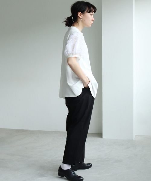 yuni（ユニ　）の「《2021 early autumn 》クルクルテープ刺繍 パフスリーブプルオーバー（Tシャツ/カットソー・レディース・ホワイト/ブラック・FREE）」の4枚目の写真