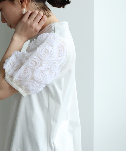 yuni（ユニ　）の「《2021 early autumn 》クルクルテープ刺繍 パフスリーブプルオーバー（Tシャツ/カットソー・レディース・ホワイト/ブラック・FREE）」の6枚目の写真