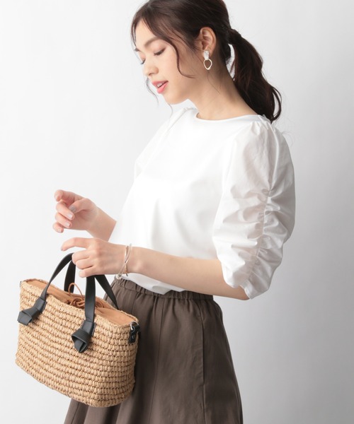 GLOBAL WORK(グローバルワーク)の「マトンスリーブカットブラウス【MATINEE LINE】【一部店舗限定】/940069(Tシャツ/カットソー・レディース・ホワイト/ダークグレー・MEDIUM/LARGE)」の2枚目の写真