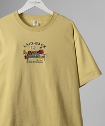 POWER TO THE PEOPLE（パワートゥーザピープル）の「【POWER TO THE PEOPLE】 ホームソファー柄フロント刺繍半袖 Tシャツ（Tシャツ/カットソー・メンズ）」