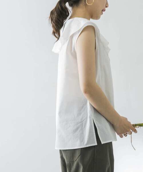 URBAN RESEARCH（アーバンリサーチ）の「フリルカラーノースリーブブラウス（シャツ/ブラウス・レディース・オフホワイト/ブラック/カーキ・FREE）」の5枚目の写真