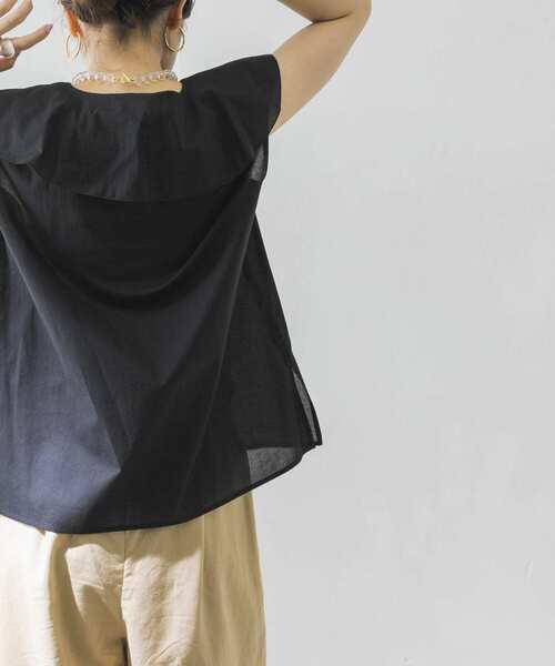 URBAN RESEARCH（アーバンリサーチ）の「フリルカラーノースリーブブラウス（シャツ/ブラウス・レディース・オフホワイト/ブラック/カーキ・FREE）」の8枚目の写真