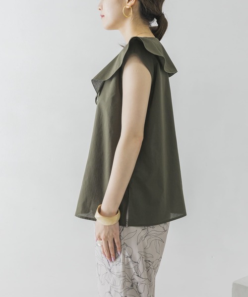 URBAN RESEARCH（アーバンリサーチ）の「フリルカラーノースリーブブラウス（シャツ/ブラウス・レディース・オフホワイト/ブラック/カーキ・FREE）」の19枚目の写真