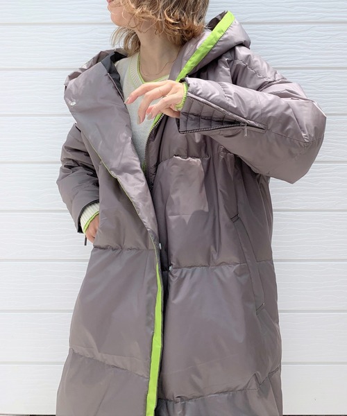 Q（キュー）の「フーディーロングダウン（ダウンジャケット/コート・レディース・グレイッシュベージュ/ブラック・MEDIUM）」の16枚目の写真