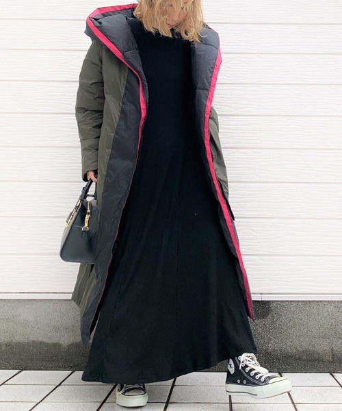 Q（キュー）の「フーディーロングダウン（ダウンジャケット/コート・レディース・グレイッシュベージュ/ブラック・MEDIUM）」の17枚目の写真