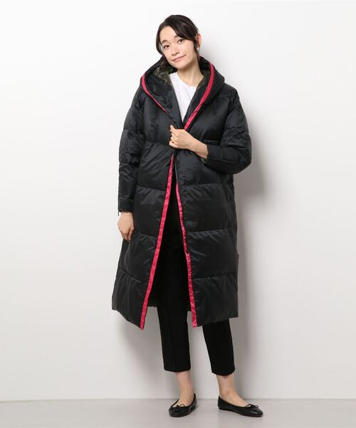 Q（キュー）の「フーディーロングダウン（ダウンジャケット/コート・レディース・グレイッシュベージュ/ブラック・MEDIUM）」の8枚目の写真