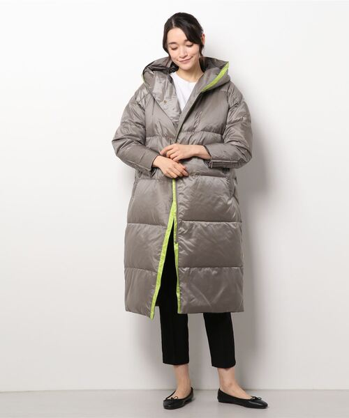 Q（キュー）の「フーディーロングダウン（ダウンジャケット/コート・レディース・グレイッシュベージュ/ブラック・MEDIUM）」の7枚目の写真