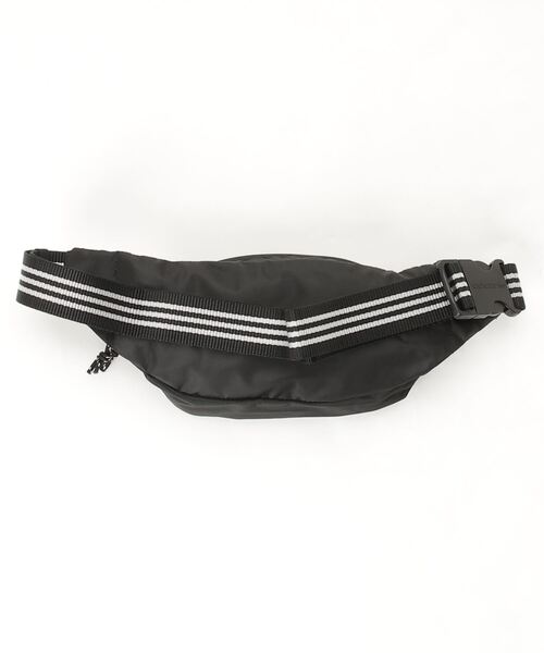adidas Originals（アディダスオリジナルス）の「adidas Originals/アディダス オリジナルス WAISTBAG CON/クラシックス ウエストバッグ（ボディバッグ/ウエストポーチ・メンズ・ブラック×ホワイト・FREE）」の4枚目の写真