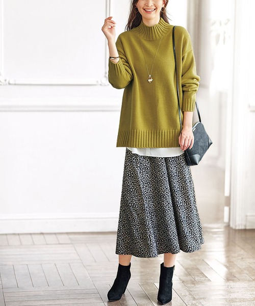 BELLUNA（ベルーナ）の「バックスリットデザインニットプルオーバー（ニット/セーター・レディース・ネイビー/イエロー/ブルー/モカ・MEDIUM/LARGE/X-LARGE）」の5枚目の写真