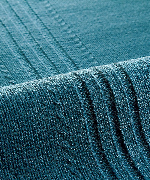 BELLUNA（ベルーナ）の「バックスリットデザインニットプルオーバー（ニット/セーター・レディース・ネイビー/イエロー/ブルー/モカ・MEDIUM/LARGE/X-LARGE）」の6枚目の写真