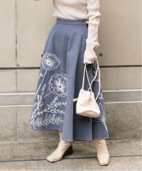 RANDA(ランダ)の「オリジナルフラワー刺繍スカート(スカート・レディース・ブラック/カーキ/ブルー・1/0)」の11枚目の写真