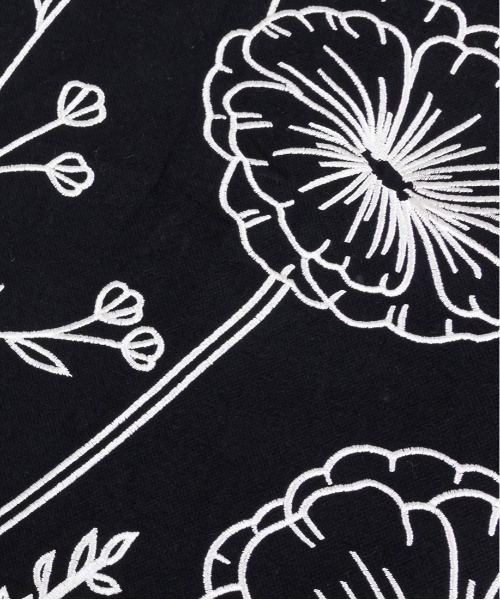 RANDA(ランダ)の「オリジナルフラワー刺繍スカート(スカート・レディース・ブラック/カーキ/ブルー・1/0)」の16枚目の写真
