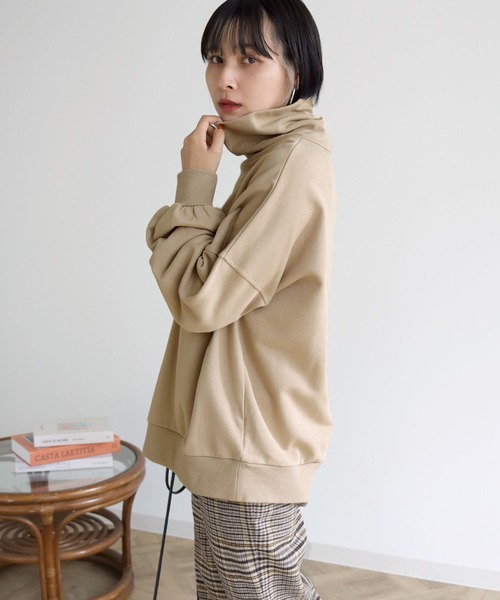HER CLOSET(ハークローゼット)の「【shemoshelly】ビッグシルエットハイネックスウェットプルオーバー(スウェット・レディース・ブラック/ベージュ/グリーン/テラコッタ・M)」の11枚目の写真