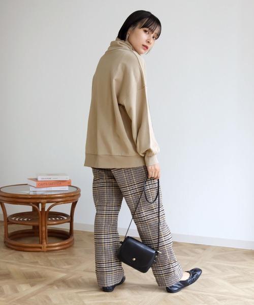 HER CLOSET(ハークローゼット)の「【shemoshelly】ビッグシルエットハイネックスウェットプルオーバー(スウェット・レディース・ブラック/ベージュ/グリーン/テラコッタ・M)」の7枚目の写真